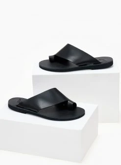 Σανδάλια δερμάτινα με λοξή φάσα Iris - Μαύρο 11 Σανδάλια δερμάτινα με λοξή φάσα Iris - Μαύρο -The Fashion Project κατάστημα sandalia dermatina iris me loksi fasa 104003 8og3