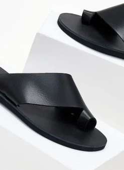 Σανδάλια δερμάτινα με λοξή φάσα Iris - Μαύρο 10 Σανδάλια δερμάτινα με λοξή φάσα Iris - Μαύρο -The Fashion Project κατάστημα sandalia dermatina iris me loksi fasa 104003 mymt