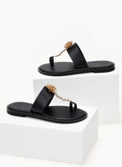 Σανδάλια δερμάτινα με λουλούδι Iris - Μαύρο -The Fashion Project κατάστημα sandalia dermatina iris me louloudi 103845 ig0k