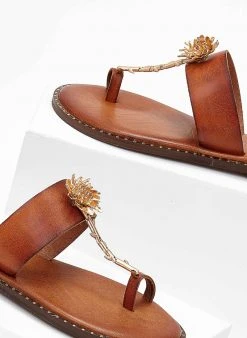 Σανδάλια δερμάτινα με λουλούδι Iris - Ταμπά -The Fashion Project κατάστημα sandalia dermatina iris me louloudi 103846 a31l