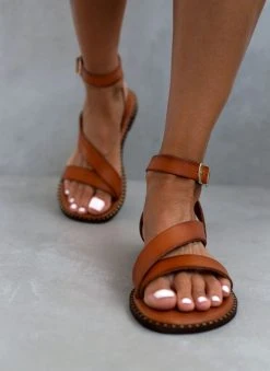 Σανδάλια δερμάτινα με μπαρέτα Iris - Ταμπά -The Fashion Project κατάστημα sandalia dermatina iris me mpareta 102699 4slt