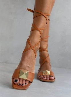 Σανδάλια δερμάτινα με μεγάλο τρουκ Iris - Ταμπά 11 Σανδάλια δερμάτινα με μεγάλο τρουκ Iris - Ταμπά -The Fashion Project κατάστημα sandalia dermatina iris me oversize trouk 105042 likx