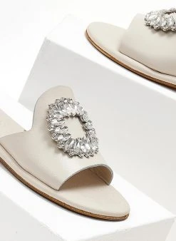 Σανδάλια δερμάτινα με πέτρες Iris - Ζαχαρί -The Fashion Project κατάστημα sandalia dermatina iris me petres 104320 t4v5