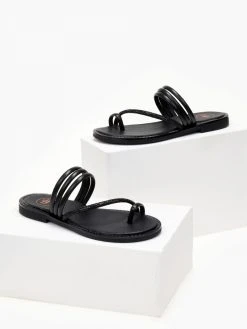 Σανδάλια δερμάτινα με λοξό στρας λουράκι Tfp - Μαύρο -The Fashion Project κατάστημα sandalia dermatina tfp me lokso strass louraki 105334 3na9