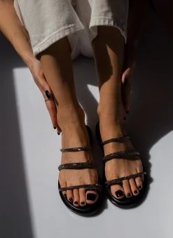 Σανδάλια δερμάτινα TFP με Strass λουράκια - Μαύρο 10 Σανδάλια δερμάτινα TFP με Strass λουράκια - Μαύρο -The Fashion Project κατάστημα sandalia dermatina tfp me strass lourakia 102001 7lwp