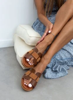 Σανδάλια δερμάτινα με περαστή φάσα Estil - Ταμπά -The Fashion Project κατάστημα sandalia estil dermatina me perasti fasa kai anoig 92340 547o