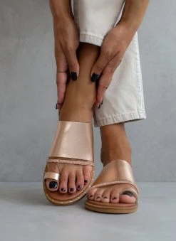 Σανδάλια δερμάτινα με στρας Estil - Χαλκός