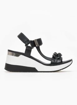 Xti Footwear Πλατφόρμες Sporty με αλυσίδα Xti 141457 - Μαύρο